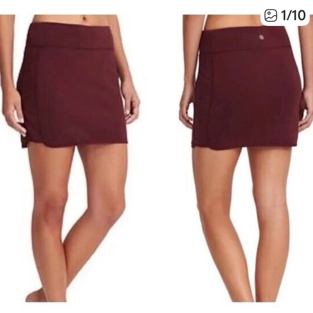 Athleta Tech Stretch Wanderer Burgundy Red Fleece Lined mini skirt Comfy